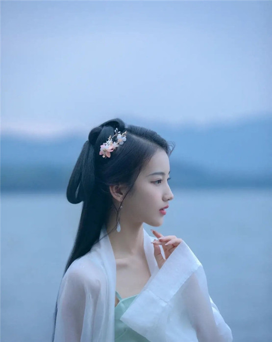 2025年11月28号出生女宝宝八字缺什么？是什么命查询？